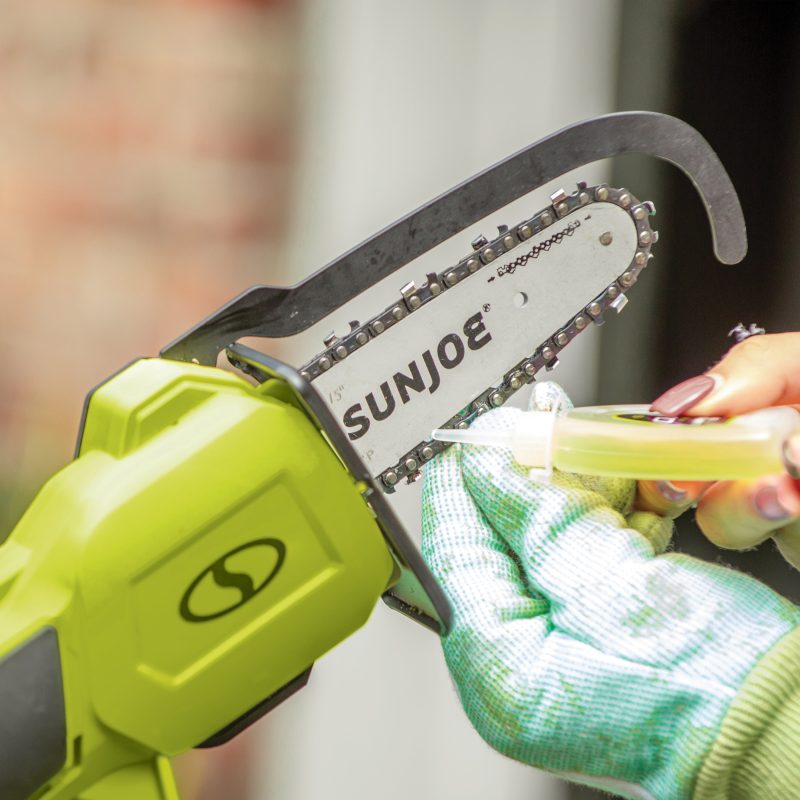 Sun Joe 24V-HCSEC-LT 24-Volt* IONMAX Cordless Handheld Chainsaw | 5-inch Pruning Saw Kit | W/ 2.5-Ah Battery, Charger, and Bonus Chain - 图片 11